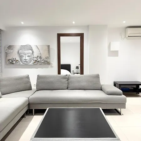 Spacious Athenian 2 Bedroom Apartment Next Metro And Museum-3